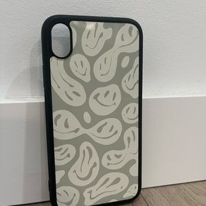 iPhone xr smile case